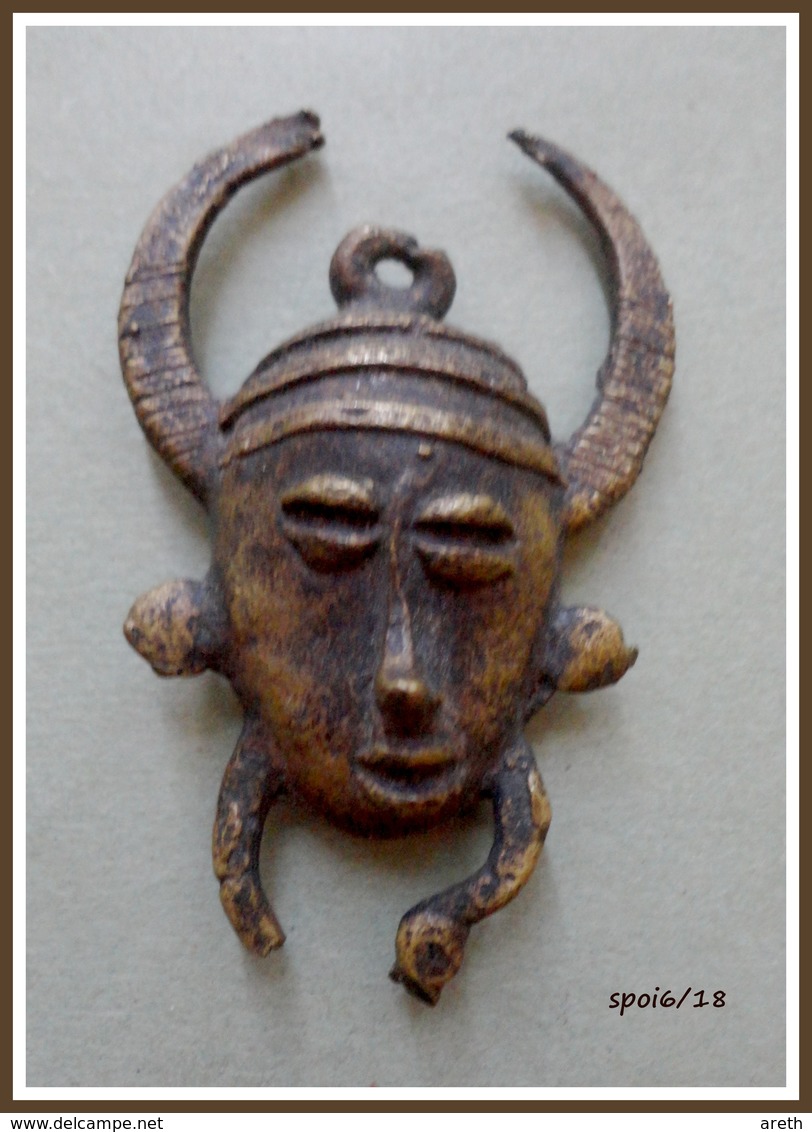 Petit Masque Africain En Bronze ( Pendentif) - Objet Ethnique - Asiatische Kunst