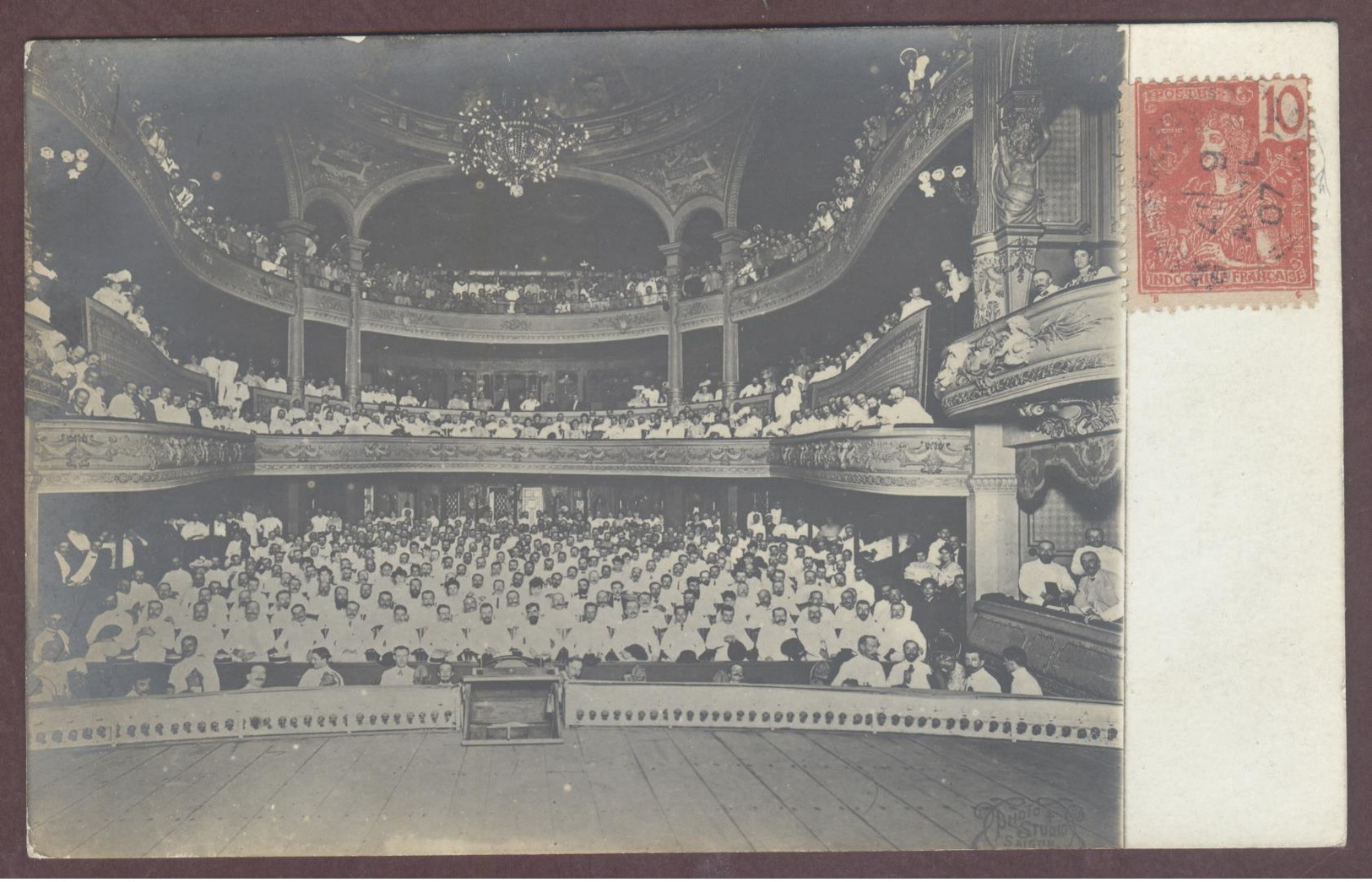 Cp Photo à Identifier  Laos Salle De Spectacle Théâtre En 1907 Militaire Officier De Marine Militaires * Texte Au Dos - Laos