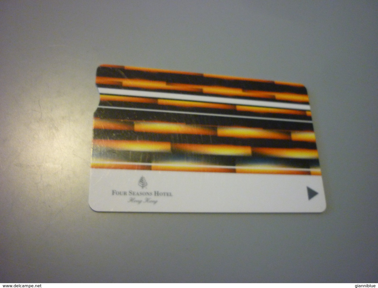 Hong Kong Four Seasons Hotel Room Key Card (with Notch, Orange-black-white) - Cartes D'hotel