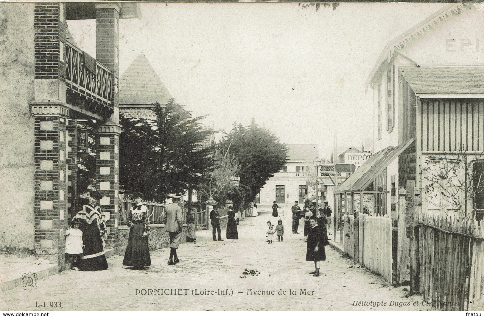 Pornichet (48), Avenue De La Mer. Belle Animation Sur Cette Belle Carte Voyagée - Pornichet