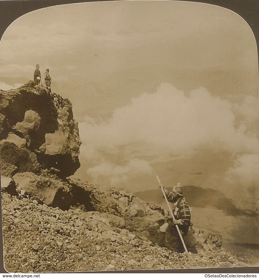 STEREO Japan - Stereoscopic Lake Motosu - Two Miles Above The Clouds, Northwest From Summit Of Fuji - H. C. WHITE CO - Stereoscoopen