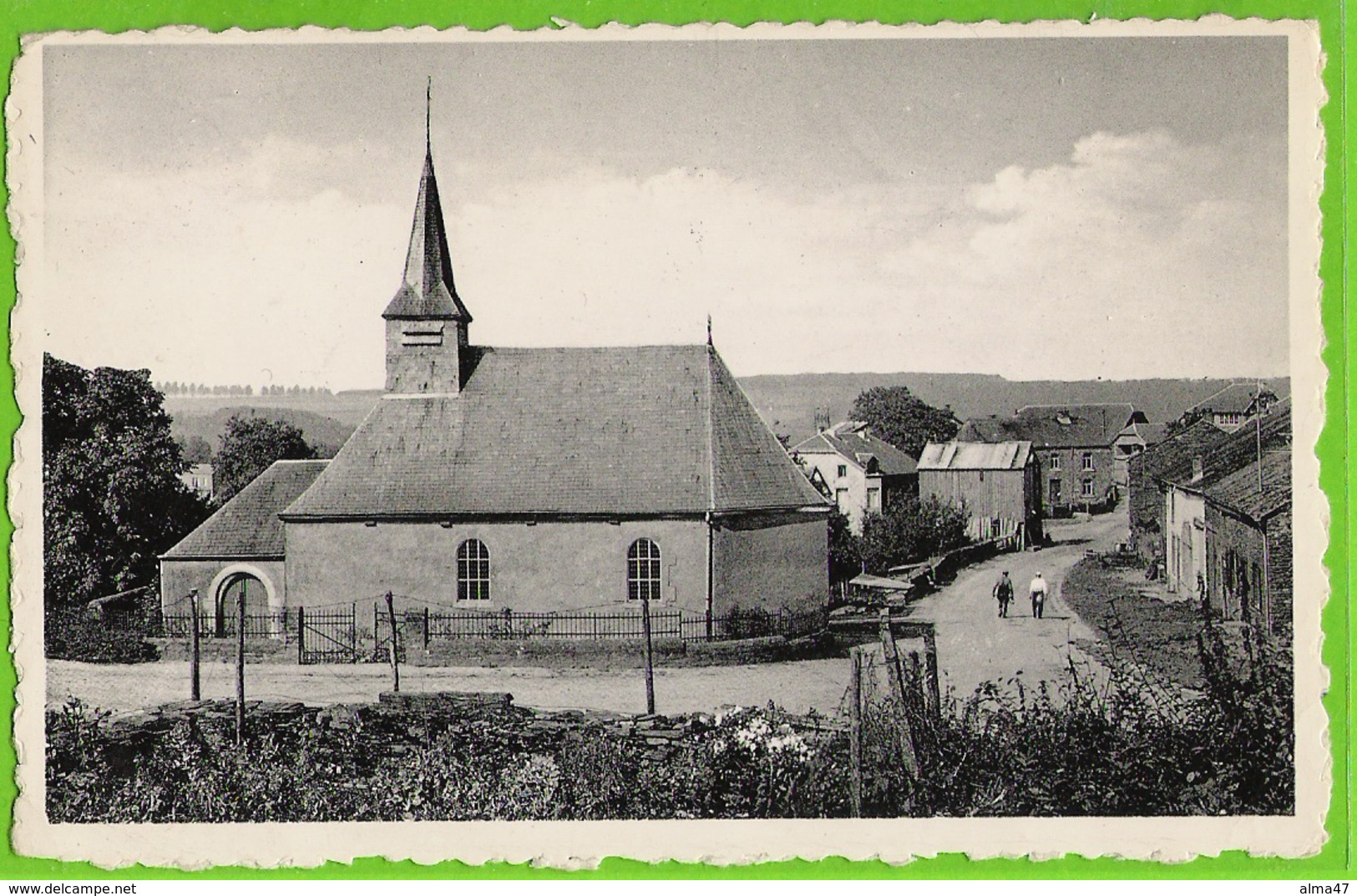 Cornimont - Eglise Et Maisons à L'arrière Avec Personnages - Circulé 1965 - Bievre