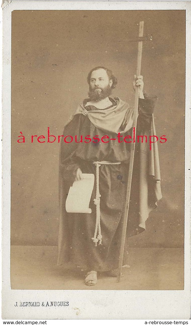 A VOIR-CDV Homme En Costume De Moine Ou  Disciple De Jésus- Photo Bernard Et A. Nugues à Valenciennes Place D'Armes - Old (before 1900)