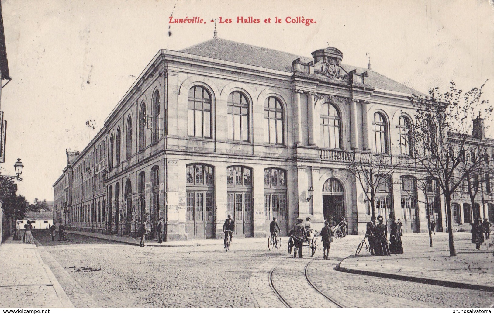 LUNEVILLE - Les Halles Et Le Collège - Luneville