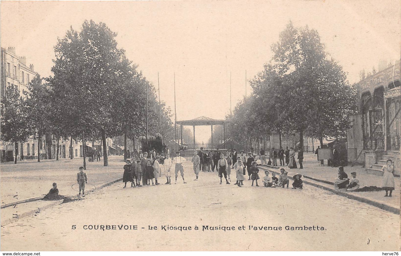 COURBEVOIE - Le Kiosque à Musique Et L'avenue Gambetta - Courbevoie