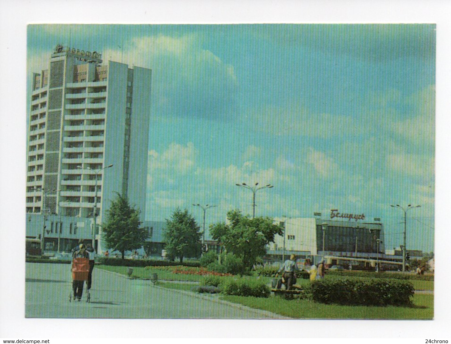 Belarus, Bielorussie: Vitebsk, Batiment à Plusieurs Etages Sur La Place De La Victoire (18-2928) - Belarus