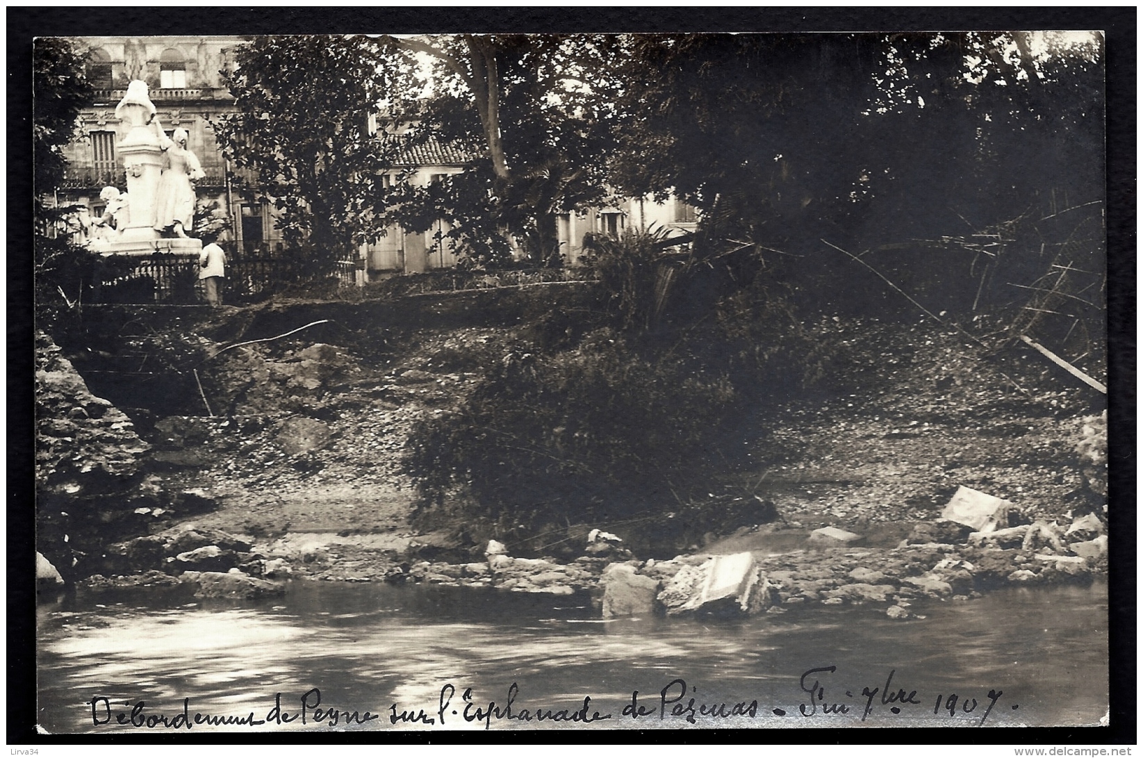 RARE CPA-PHOTO VERITABLE FRANCE- PÉZENAS (34)- DÉBORDEMENT DU PEYRE  SUR L'ESPLANADE EN 1907- MONUMENT - Pezenas