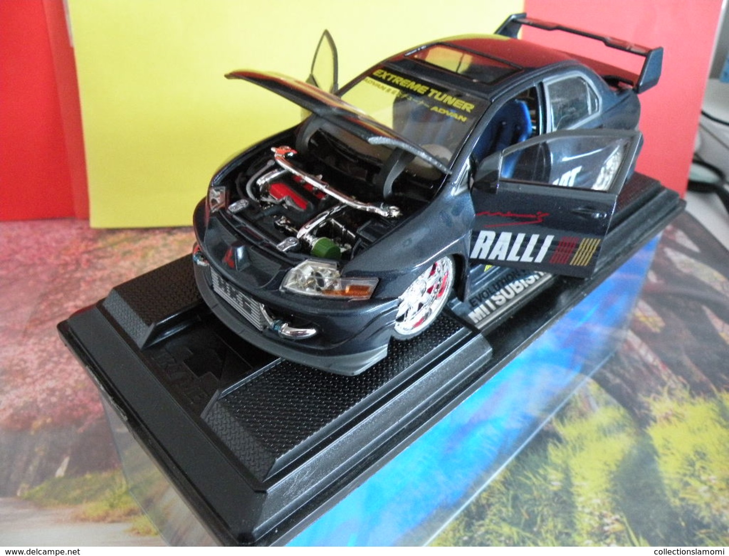 Rallye - Mitsubishi Évolution VIII HKS - Métal Neuf - 1/24 - Boite vitrine - Kentoys -