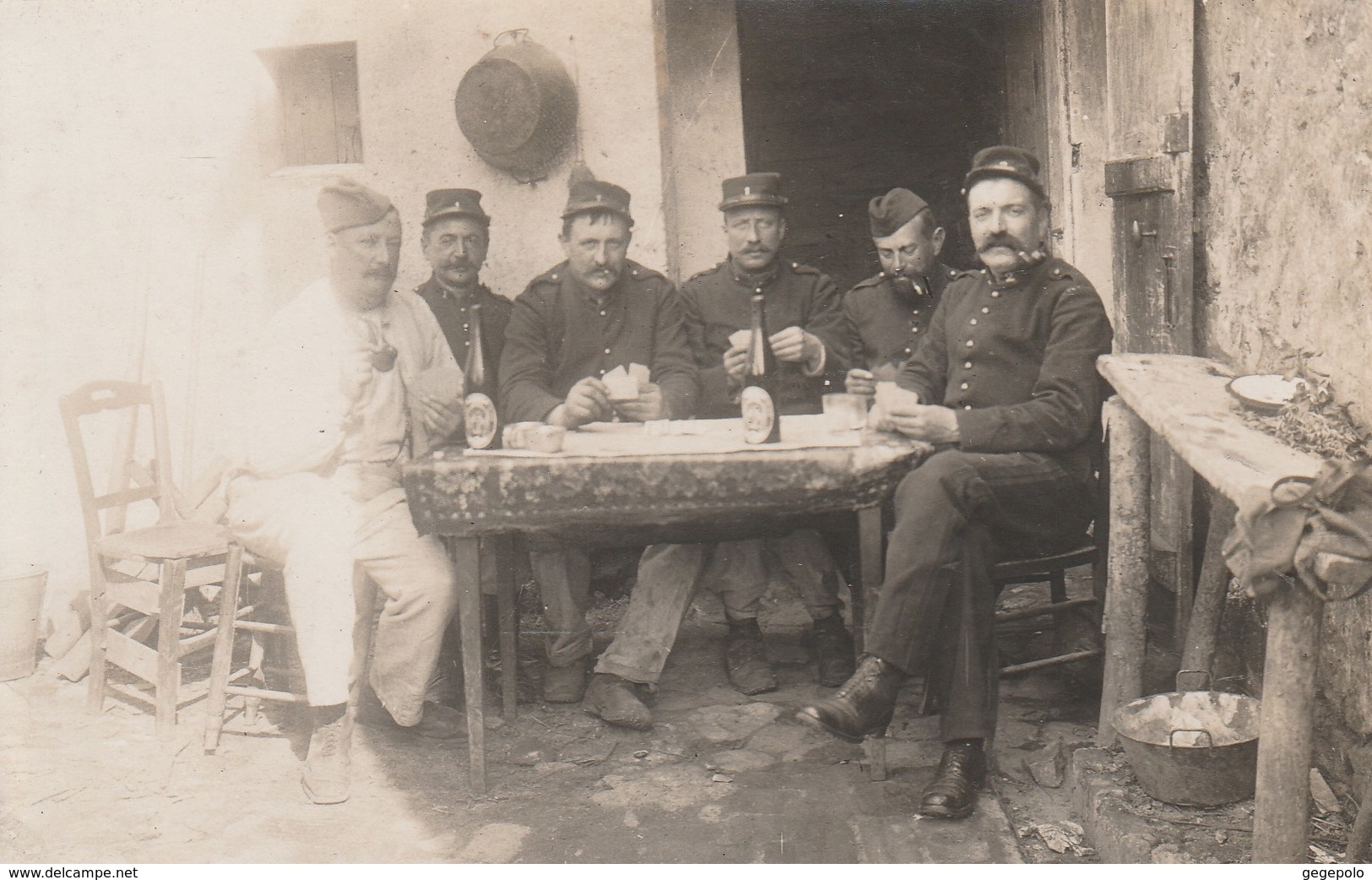 La Partie De Cartes  - Militaires à Localiser  ( Carte-photo ) - War 1914-18