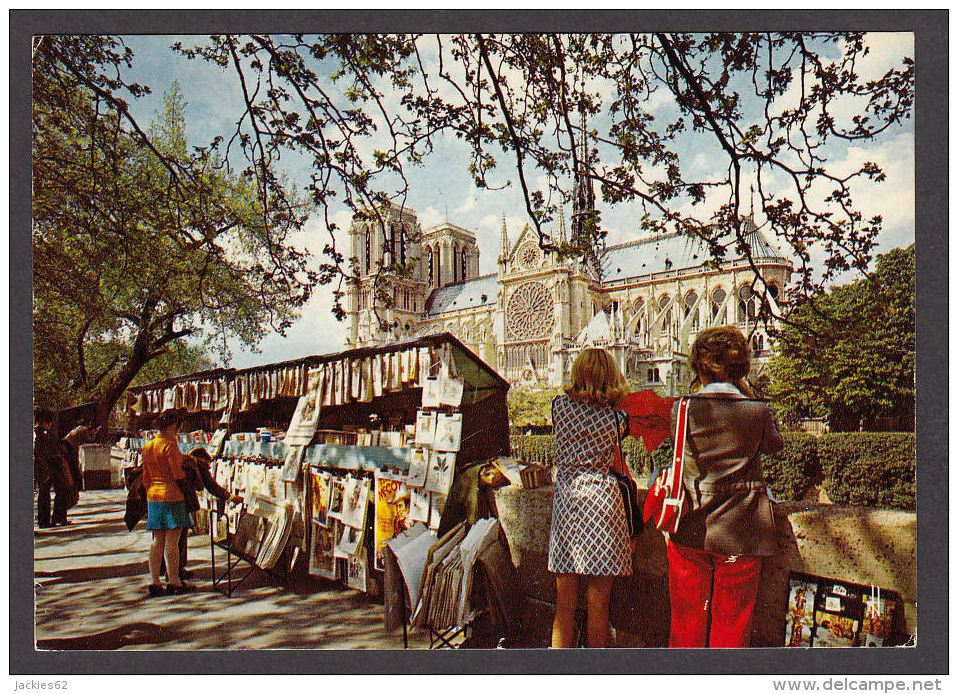 85073/ PARIS, Les Bouquinistes Et Notre-Dame - De Seine En Haar Oevers