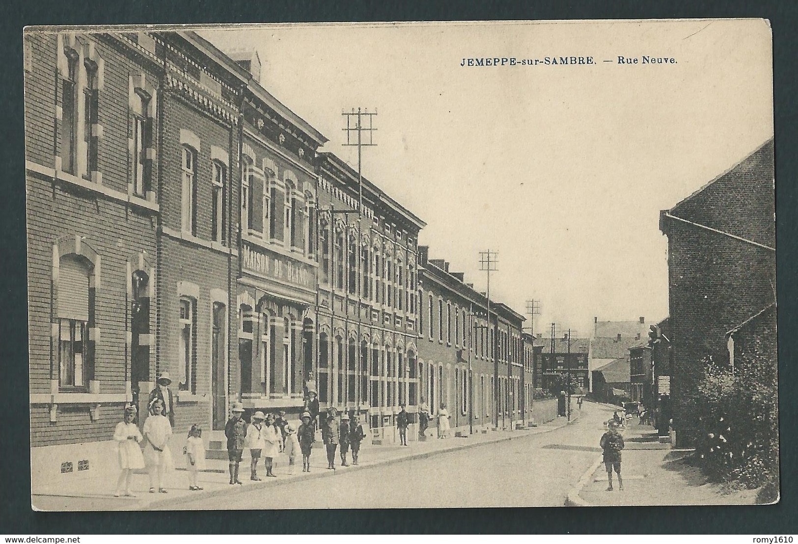 JEMEPPE- Sur - Sambre. Rue Neuve. Maison Du Blanc. Très Animée. - Jemeppe-sur-Sambre