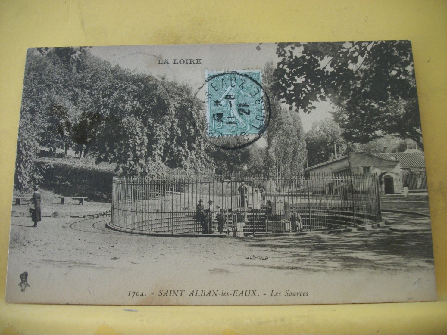 42 2893. CPA 1921 - 42 SAINT ALBAN LES EAUX.  LES SOURCES - ANIMATION - AUTRE VUE DIFFERENTE N° 2 - Other & Unclassified