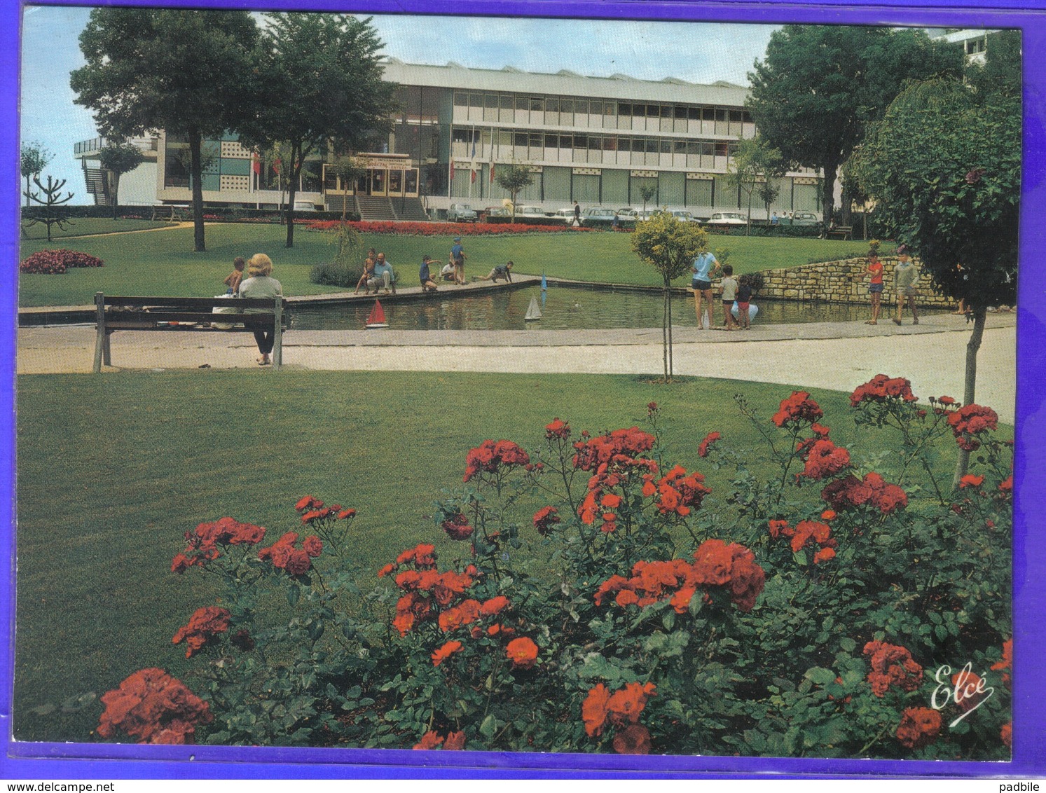 Carte Postale 17. Royan Jardin Du Palais Des Congrés Très Beau Plan - Royan