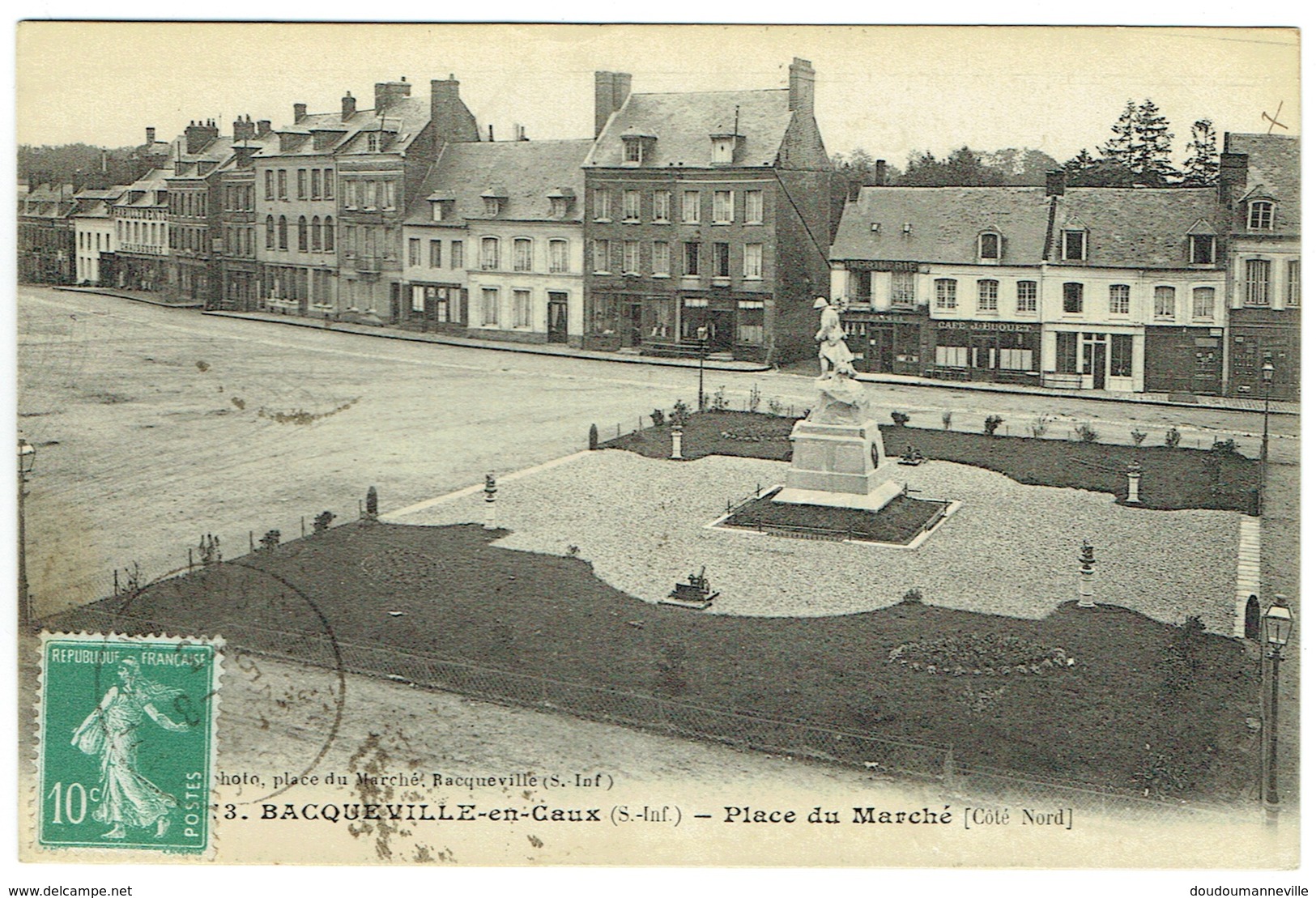 CPA - 76 - BACQUEVILLE EN CAUX - Place Du Marché - Dieppe