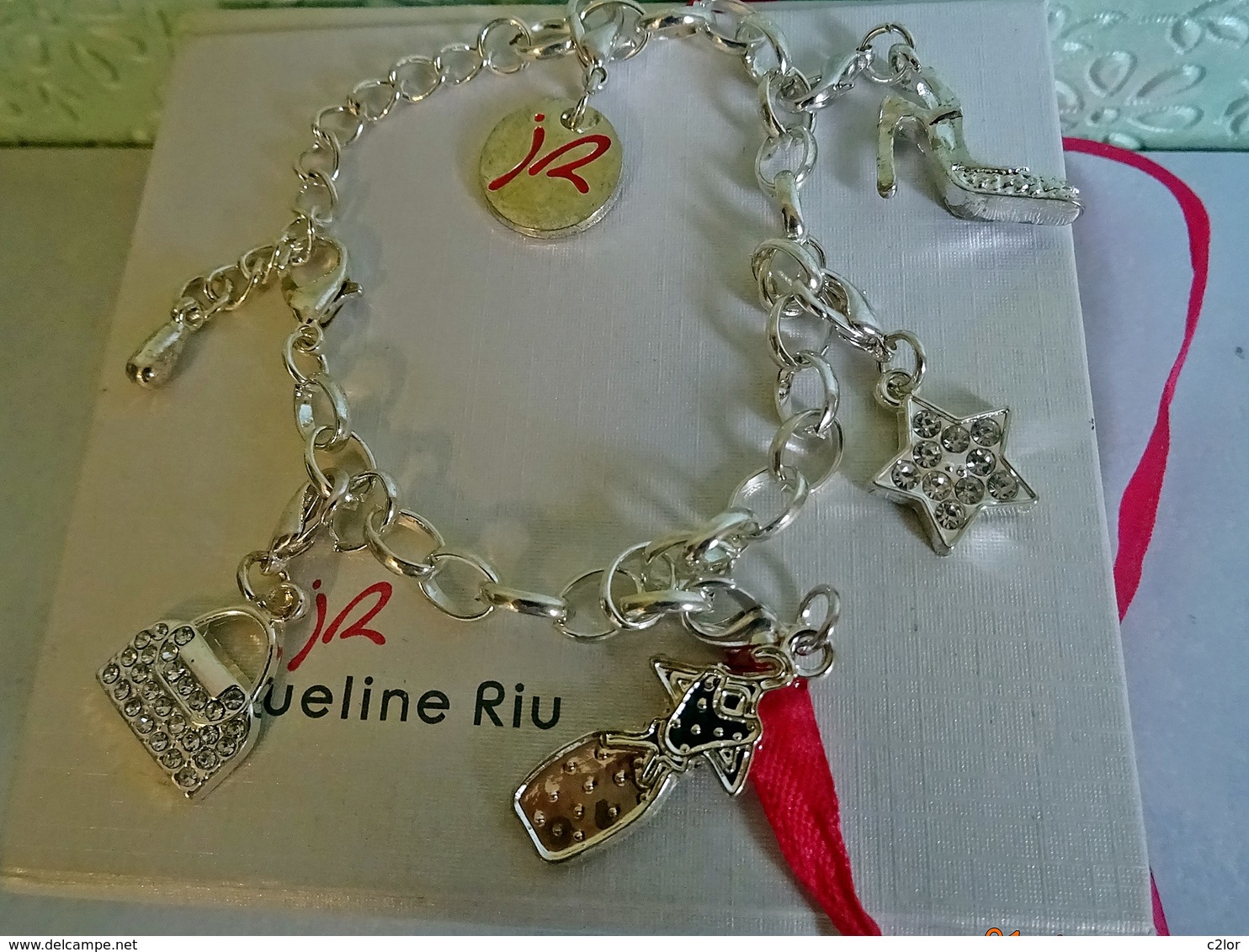 Bracelet  Jacqueline RIU En Métal Couleur Argent Avec Charms Dans Son écrin - Bracelets