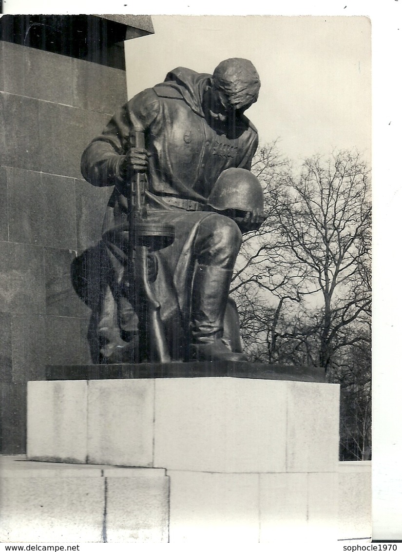 GERMANY - ALLEMAGNE - EX DDR - BERLIN TREPTOW - Photo 11 X 15 Cm - Mémoral Soldats Soviétiques - Brandenburg