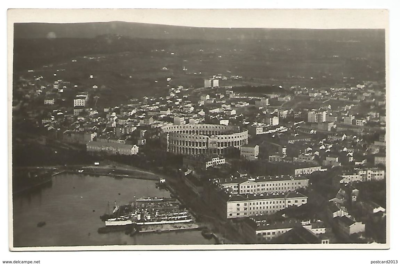 OLD POSTCARD WITH VIEW OF POLA ( CROATIA )  POSTAL CANCELLATION : " POLA - SAN MARTINO , 1925  "  . - Croatie