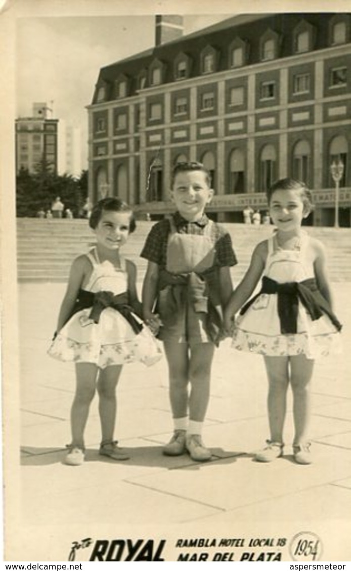 GROUP GRUPO KIDS CHILDREN OLD FASHION MODA CITY CIUDAD MAR DEL PLATA ARGENTINA PHOTO FOTO YEAR 1954 SIZE 9X14 LILHU - Anonymous Persons