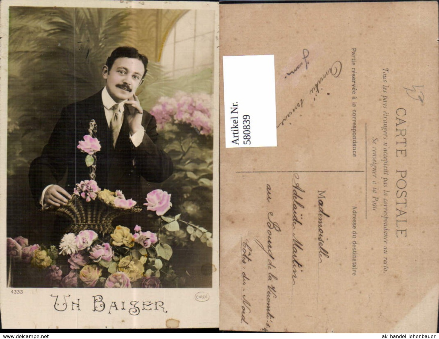 580839,Mann Portrait Korb Rosen Blumen Un Baiser - Männer