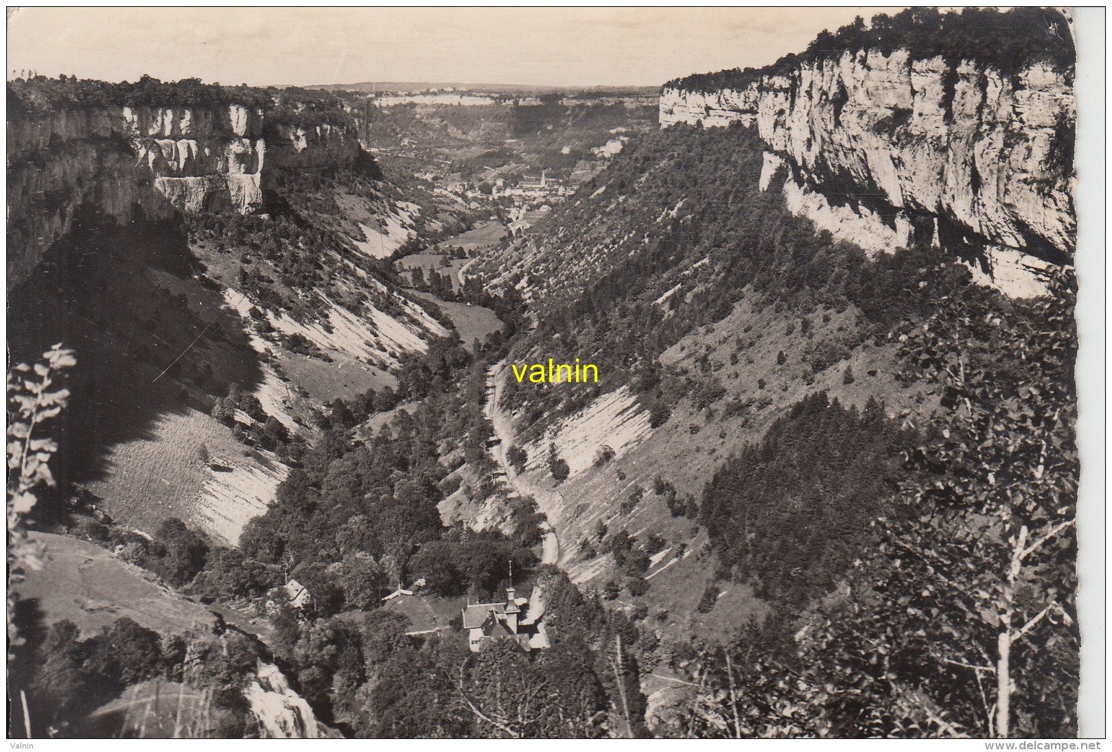 La Vallée De Baume Les Messieurs Vue Du Belvedere De Crancot - Autres & Non Classés