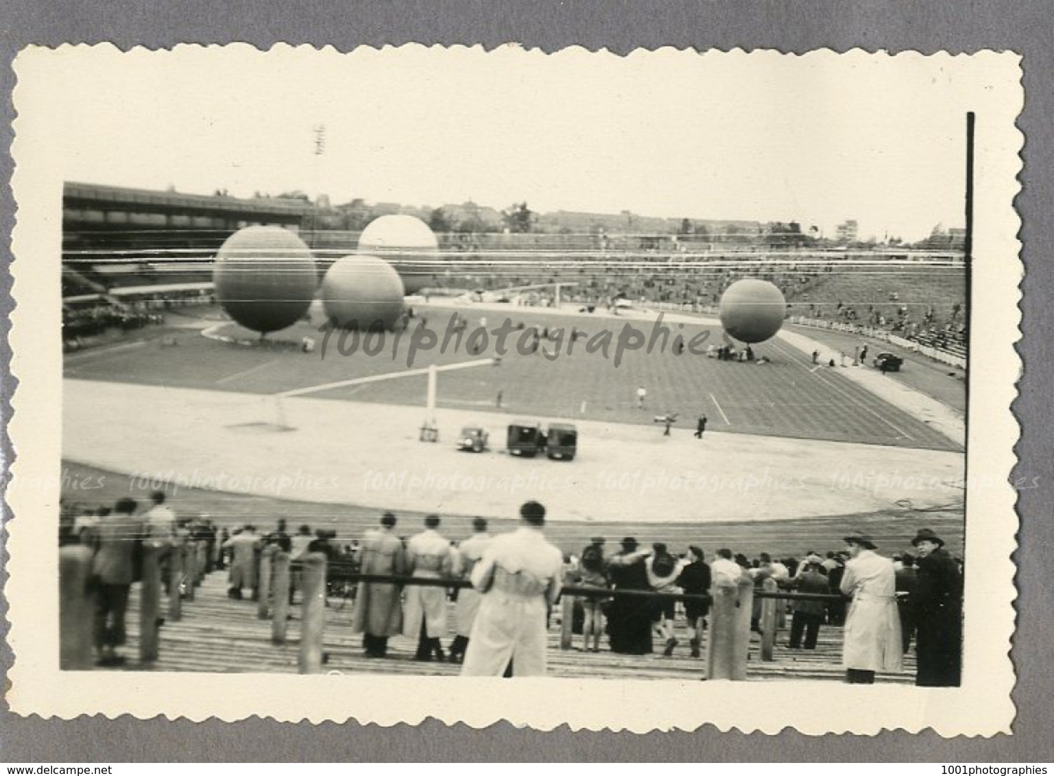 Stade du Heysel - F&ecirc;te a&eacute;ronautique, le  30/05/1946. Vue sur l&#039;int&eacute;rieur du stade du Heysel. Pl