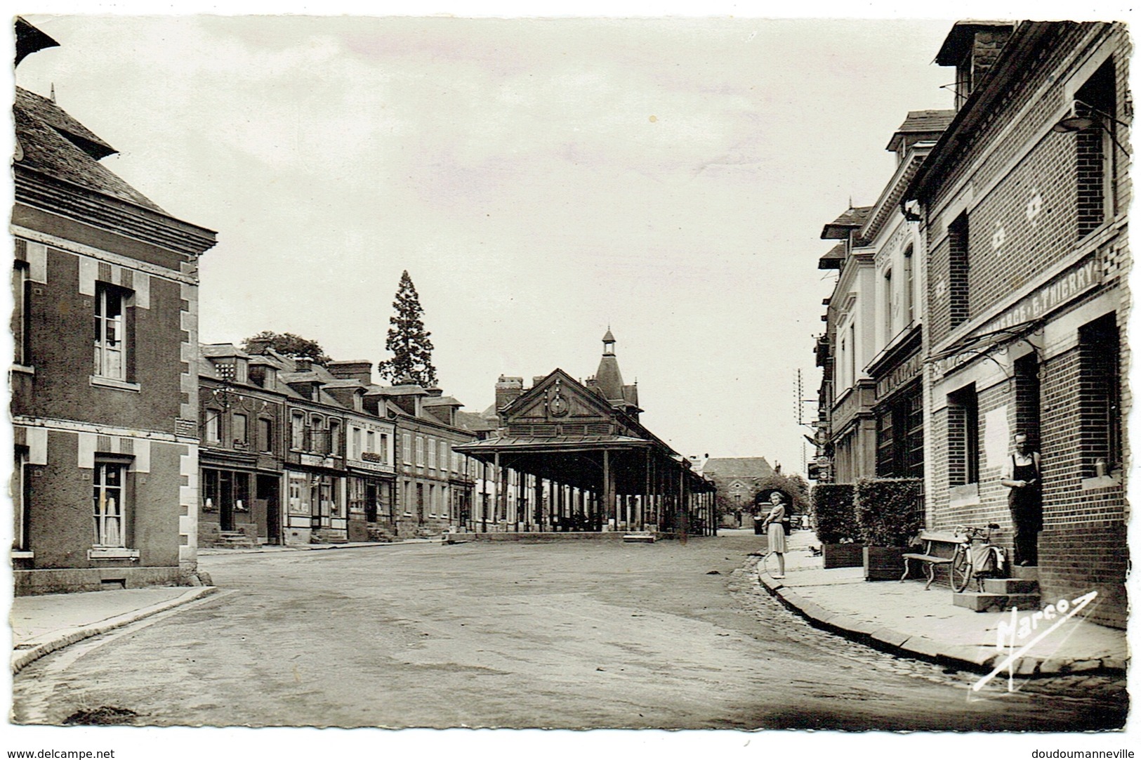 CPA - 76 - BOSC LE HARD - Halles - Commerces ... E. Thierry - Neufchâtel En Bray