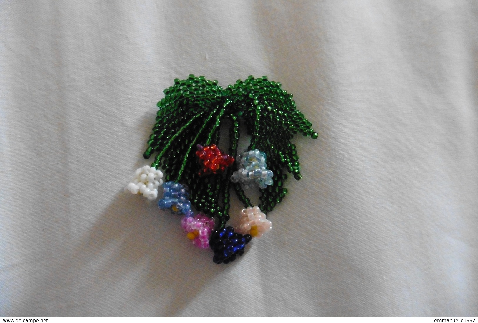 Neuf - Broche Fantaisie Artisanale En Perles De Rocaille Feuille Et Fleurs Clochettes Faite Main - Broschen