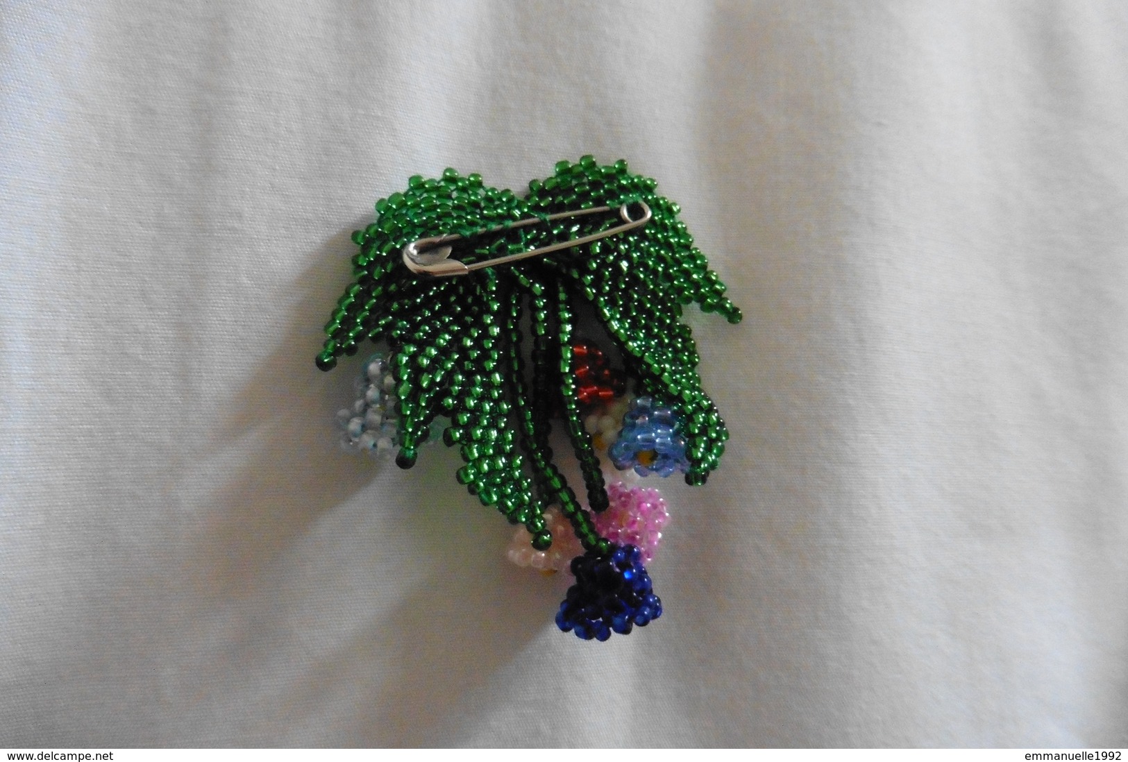 Neuf - Broche Fantaisie Artisanale En Perles De Rocaille Feuille Et Fleurs Clochettes Faite Main - Brooches