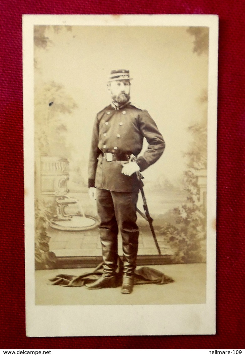 Cdv CARTE DE VISITE PHOTOGRAPHIE HOMME MILITAIRE  PHOTOGRAPHE CRAU Ou GRAU à EVREUX EURE 27 - Guerre, Militaire