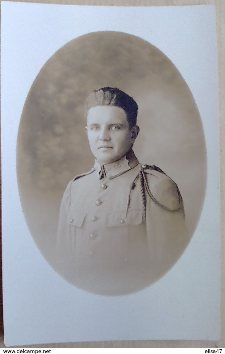 MILITAIRE   CARTE  PHOTO      No   65  SUR  LE  COL +  FOURAGERE - Régiments