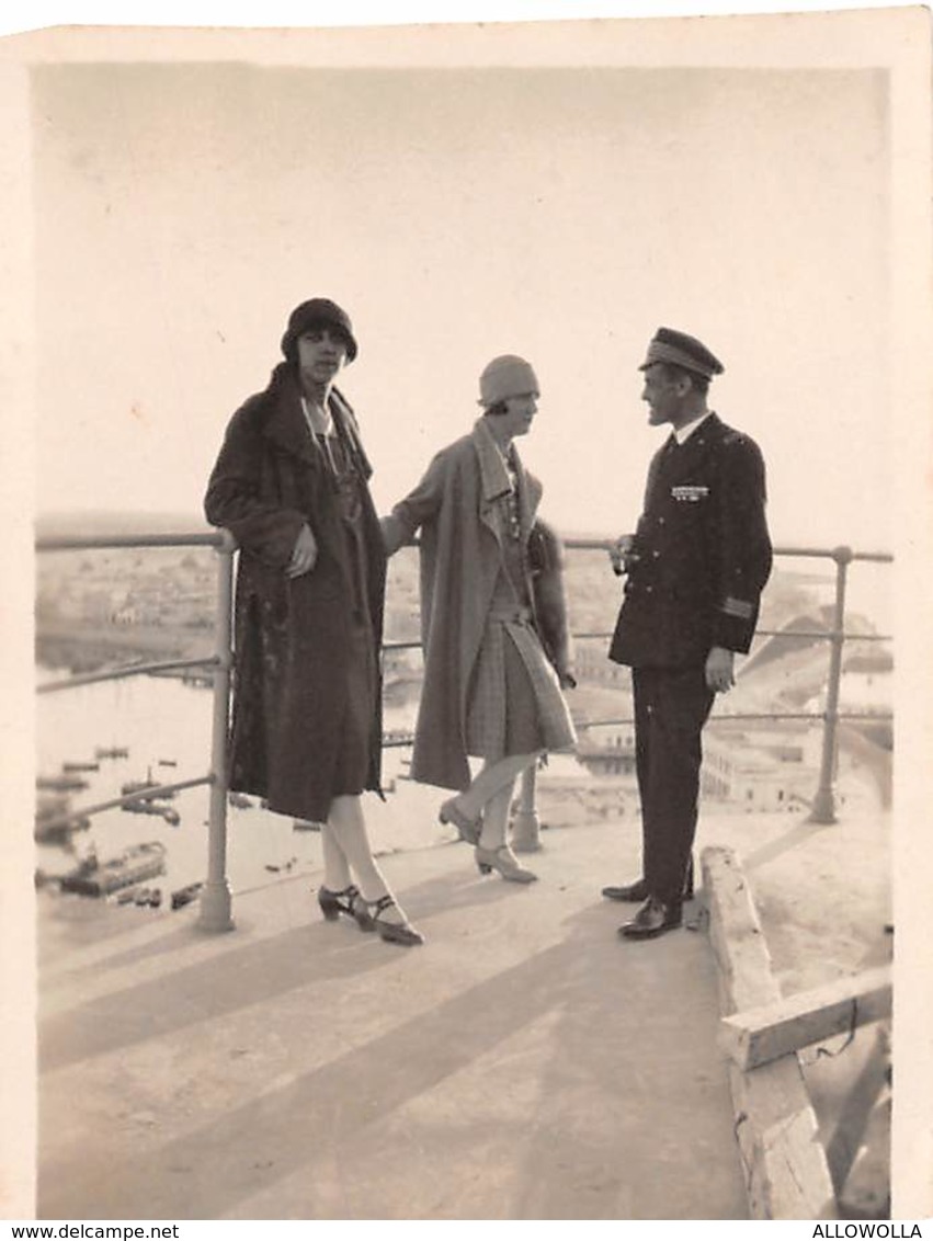 1357 " MILITARE DEL REGNO CON DUE DONNE A TRIPOLI NEL 1927"  FOTO. ORIG. - Guerra, Militari