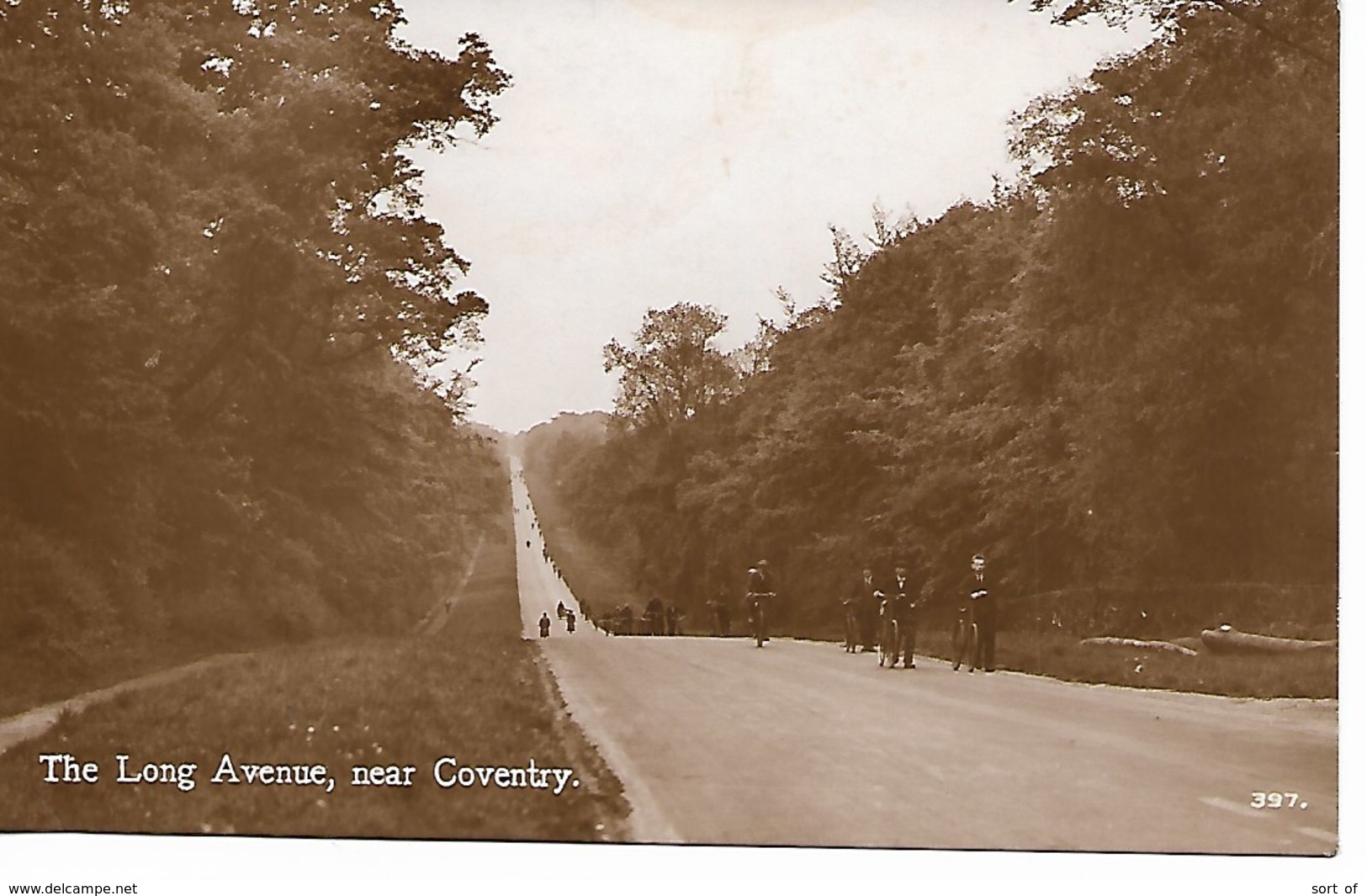 REAL PHOTO POSTCARD - COVENTRY  -  THE LONG AVENUE - (ANIMATED) - B189 - Coventry