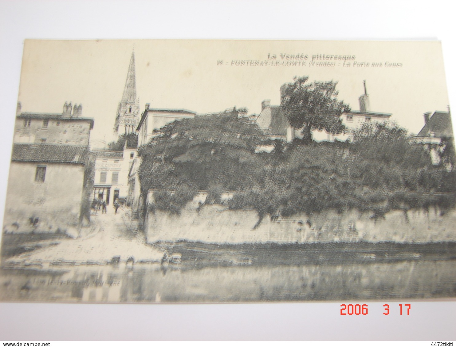 C.P.A.- Fontenay Le Comte (85) - La Porte Aux Canes - Pharmacie Centrale - Lavandière - 1910 - SUP (AZ 45) - Fontenay Le Comte