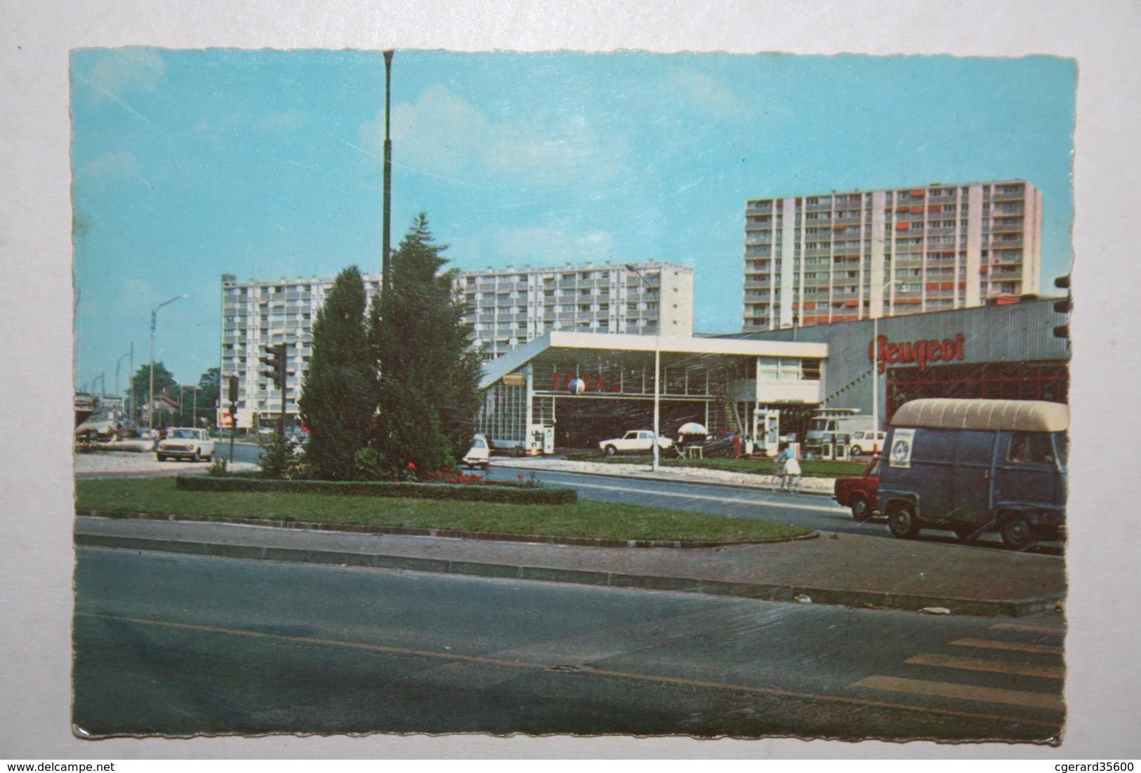 77 : Chelles - Le Carrefour ( Garage  Peugeot , Véhicules  ) - Chelles