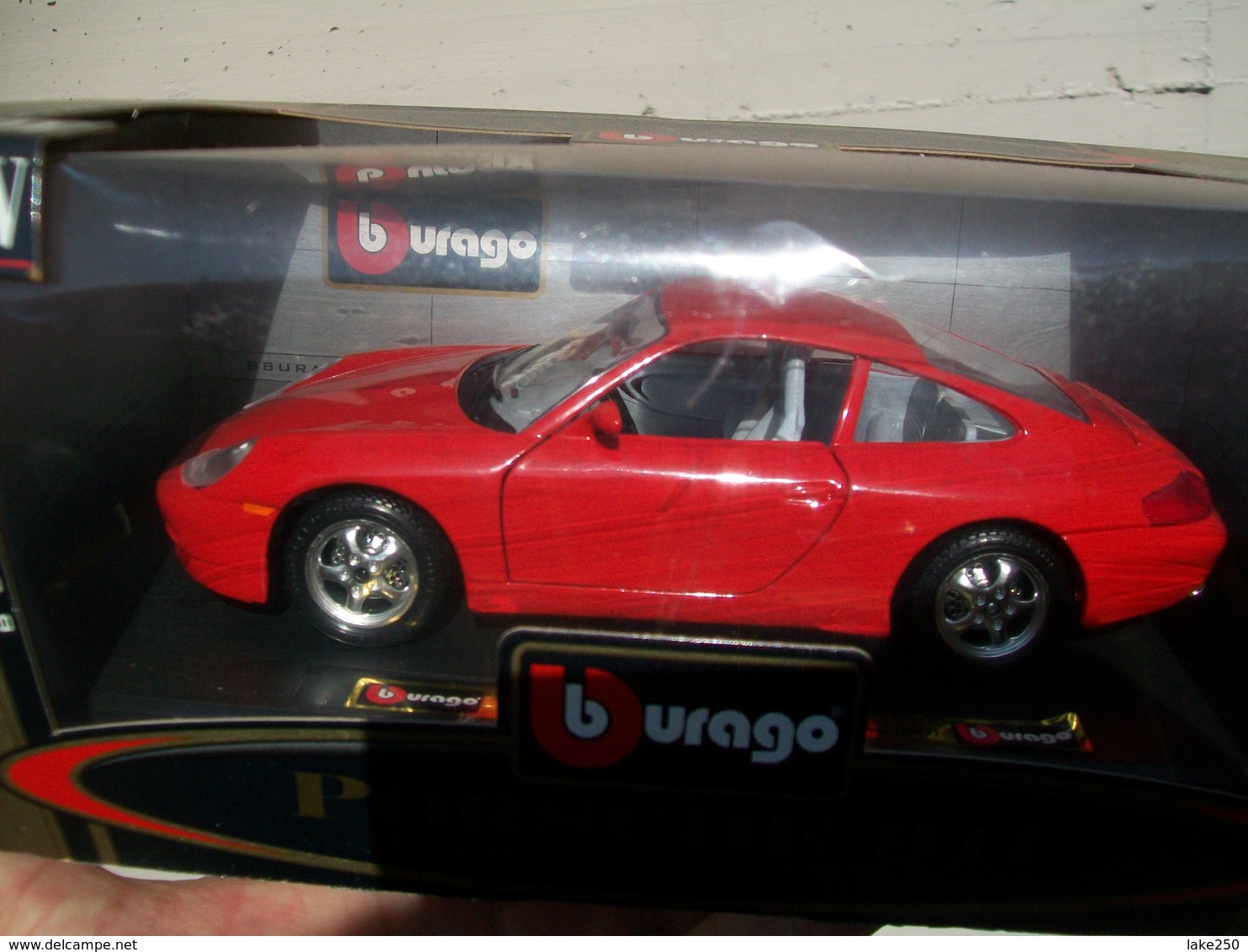 BURAGO - PORSCHE 911 CARRERA  1997   AVEC SA  BOITE  Scala 1/24 - Burago