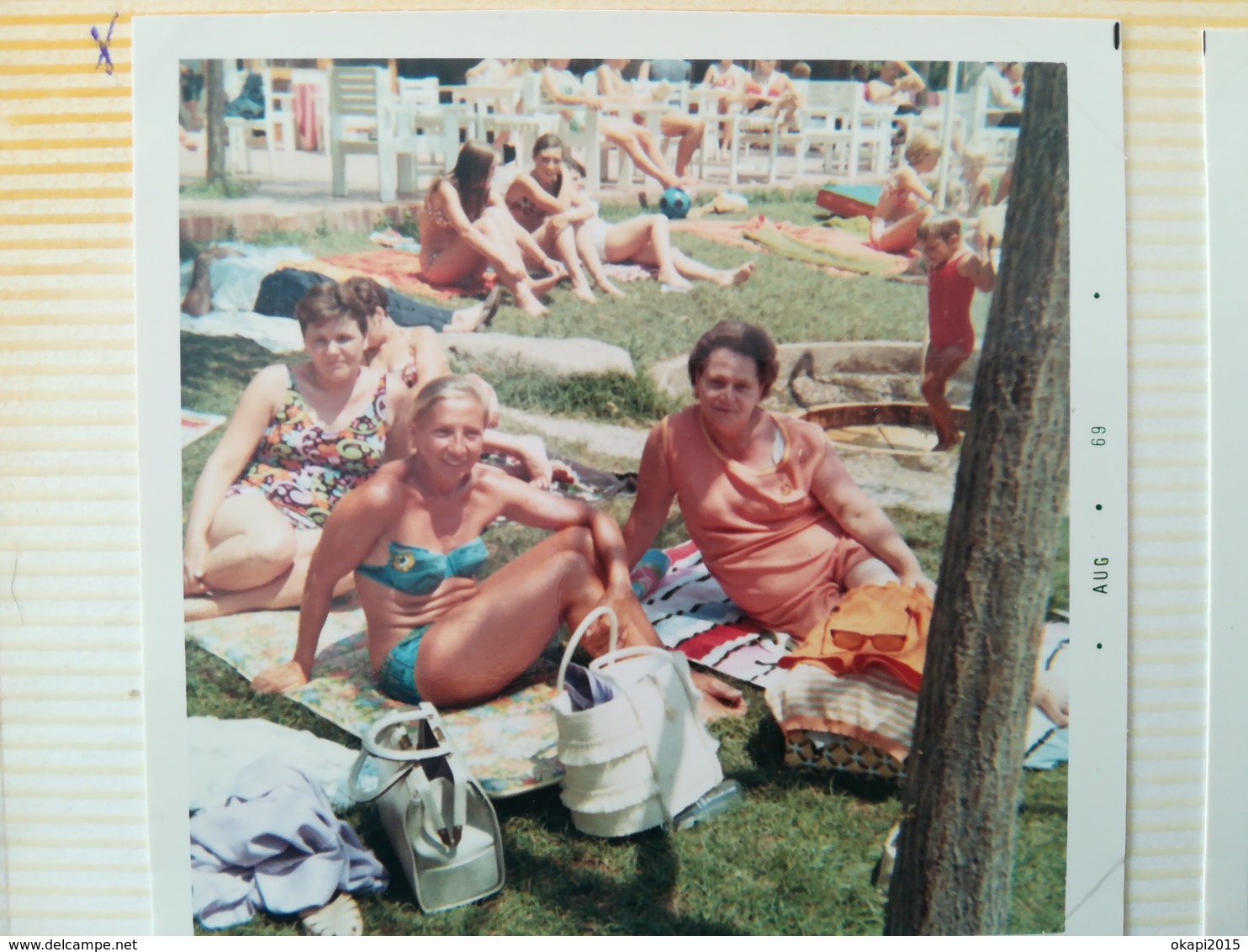 21 PHOTOS COULEURS CARRÉS À BORDS BLANCS VACANCES FAMILLE PISCINE MAILLOTS ESPAGNE ? ANNÉES 1960 - 1970 - Luoghi