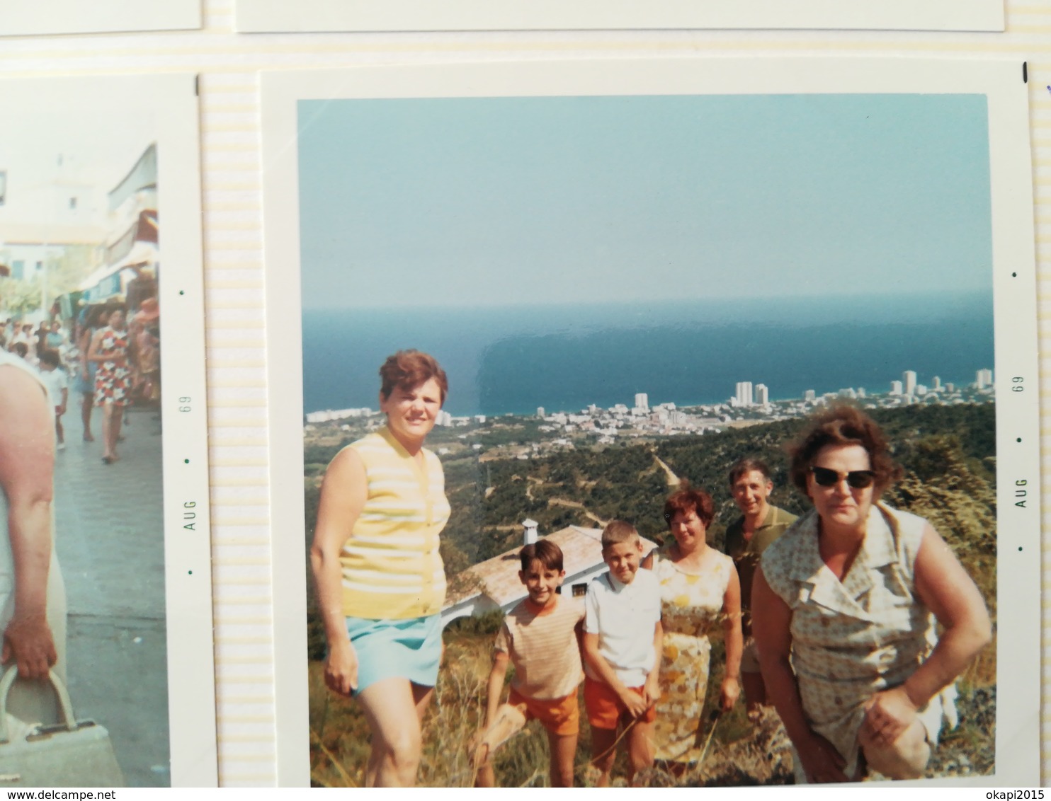 21 PHOTOS COULEURS CARRÉS À BORDS BLANCS VACANCES FAMILLE PISCINE MAILLOTS ESPAGNE ? ANNÉES 1960 - 1970