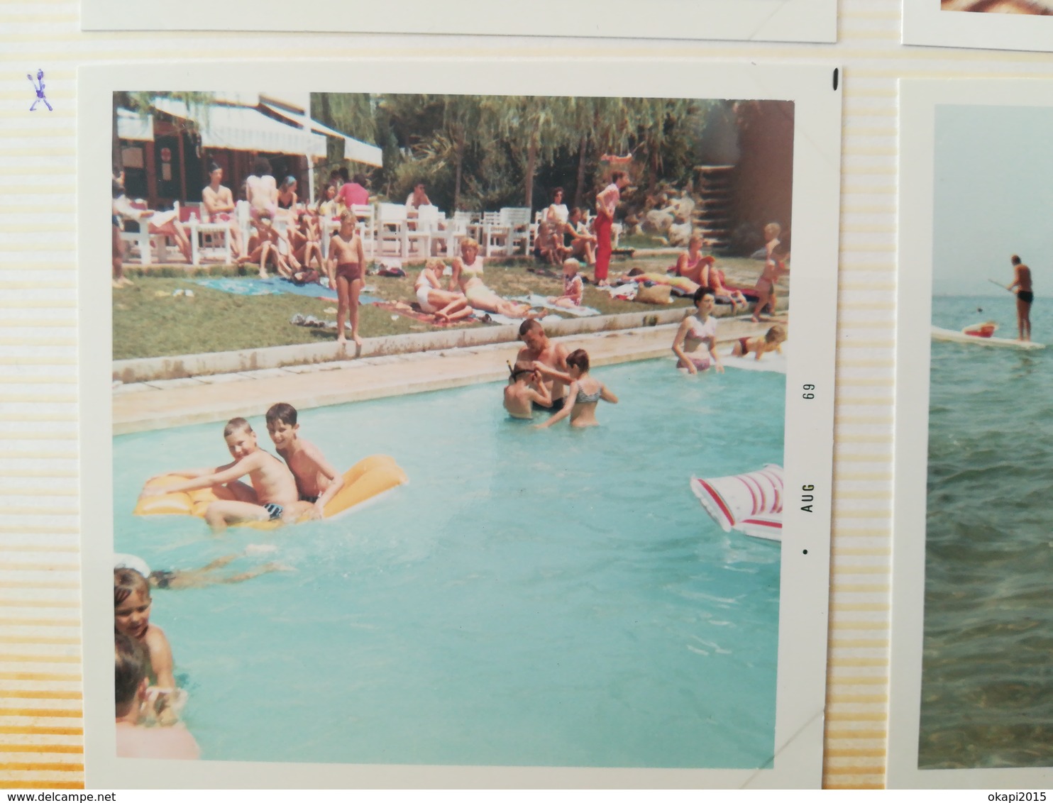 21 PHOTOS COULEURS CARRÉS À BORDS BLANCS VACANCES FAMILLE PISCINE MAILLOTS ESPAGNE ? ANNÉES 1960 - 1970