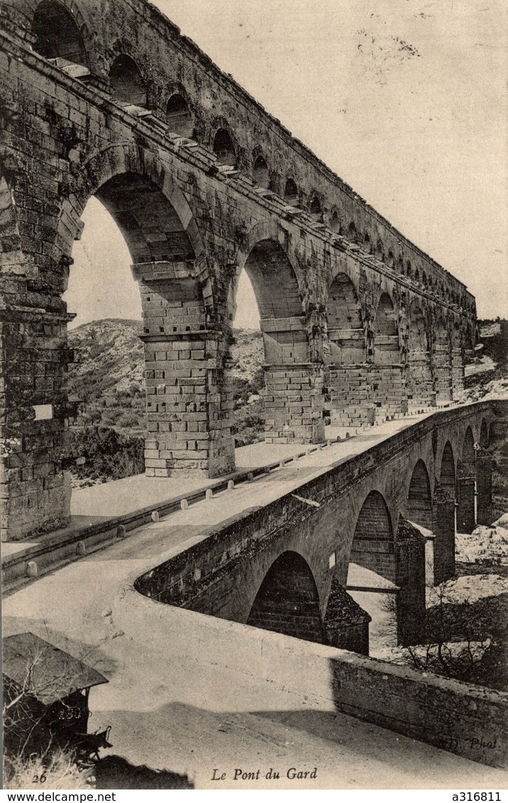 REMOULINS  Le Pont Du Gard - Remoulins