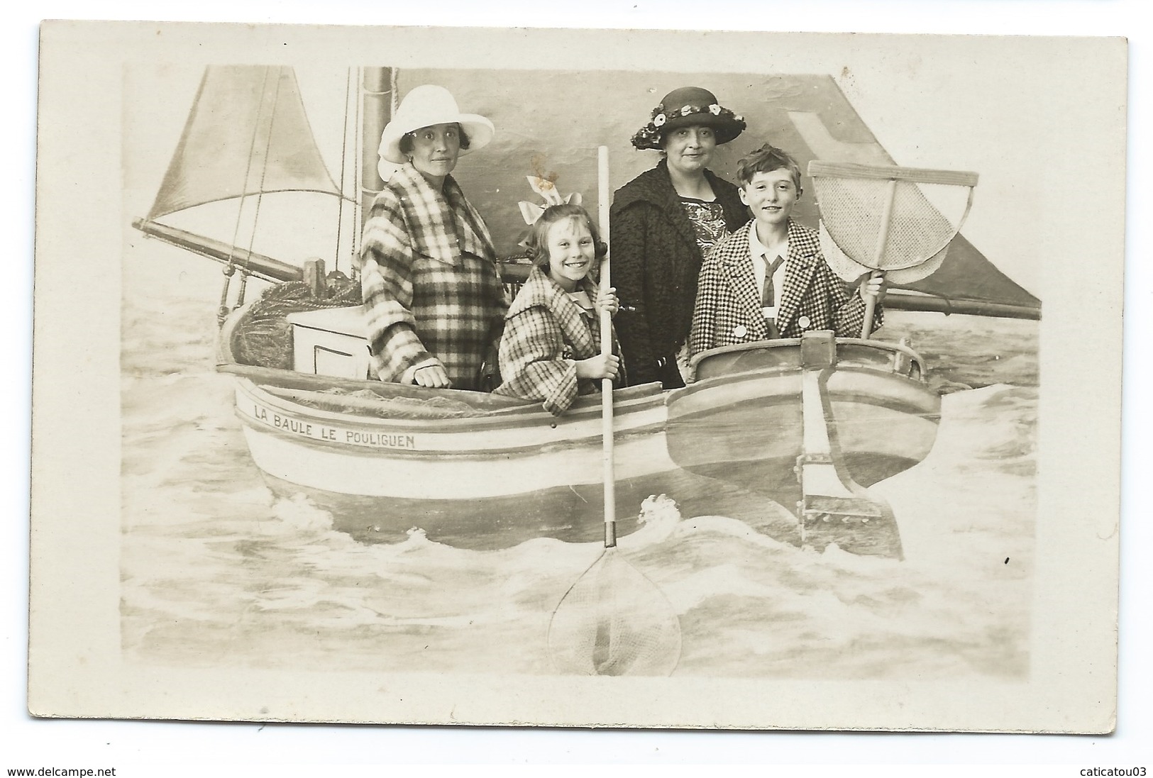 LE POULIGUEN (44) Une Famille Dans Une Barque "La Baule - Le Pouliguen" - Carte Photo - Montage - Le Pouliguen