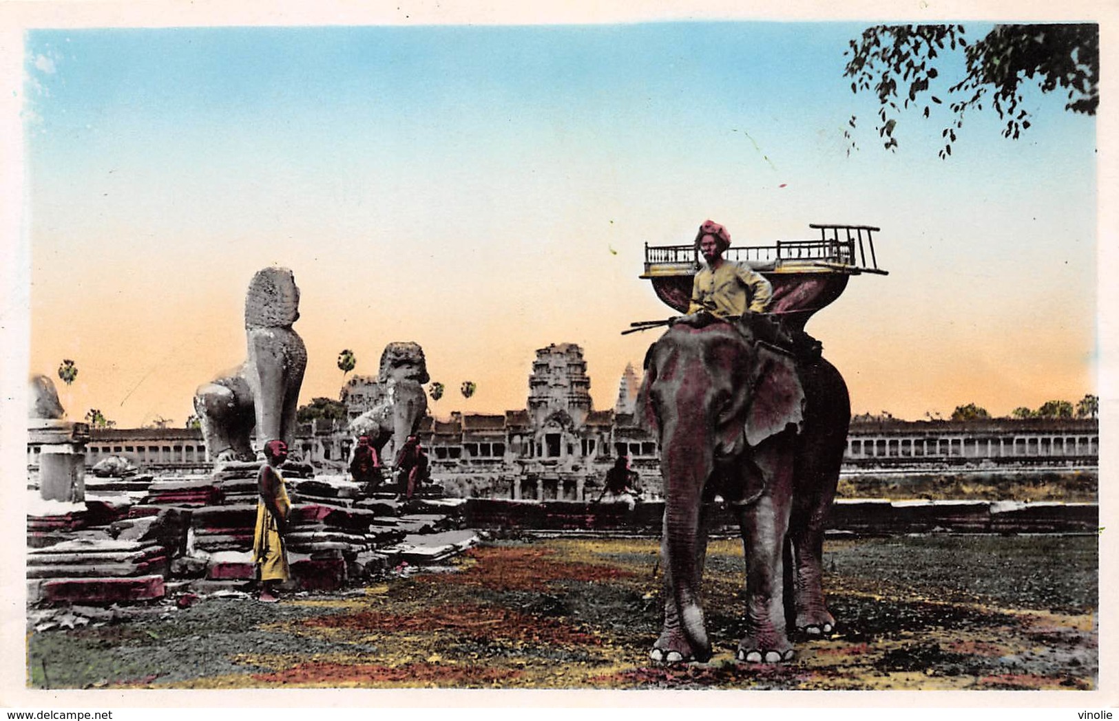 P-T2-18-5648 : CAMBODGE.  ANGKOR-VAT. ELEPHANT - Cambodge