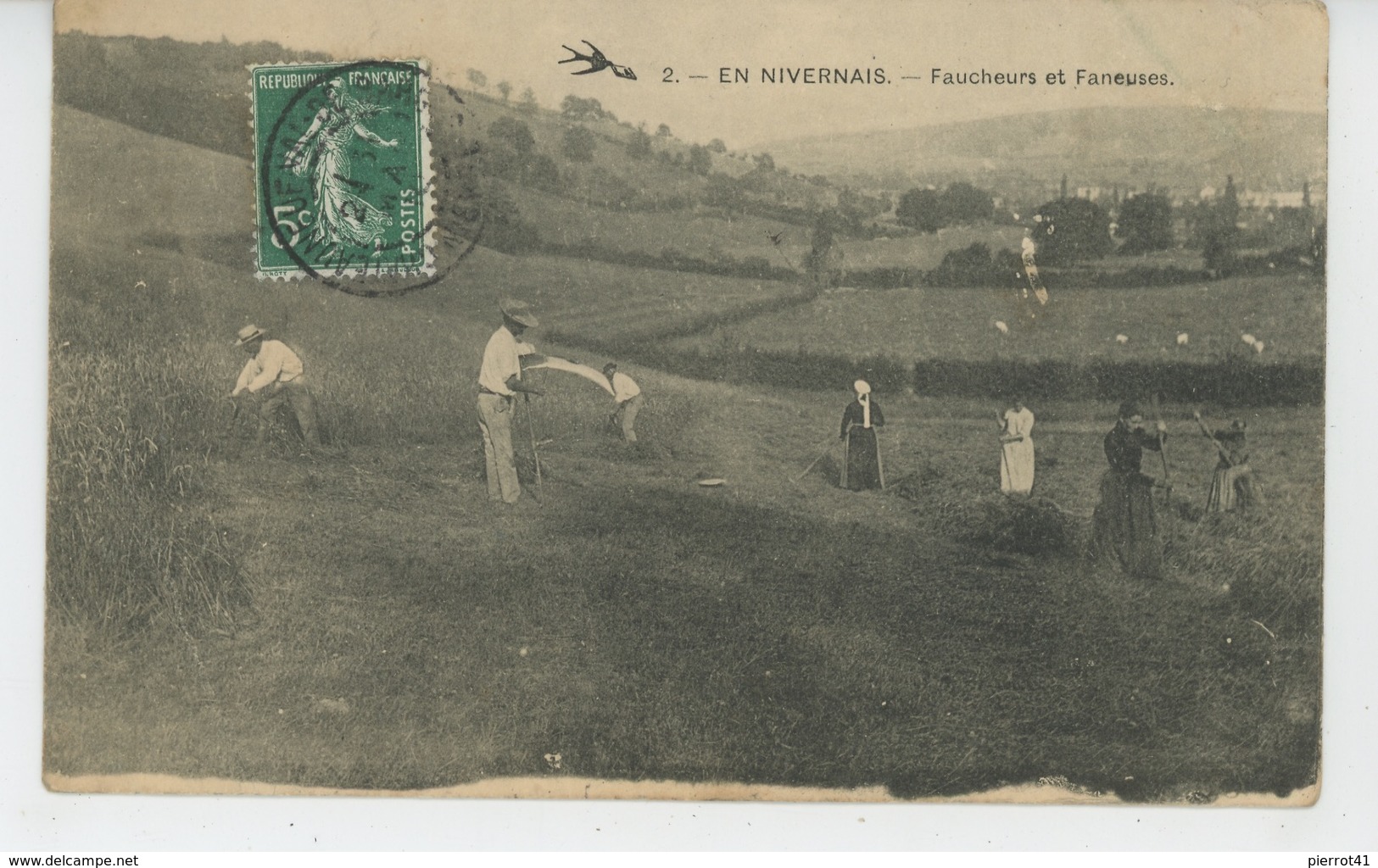 AGRICULTURE - EN NIVERNAIS - Faucheurs Et Faneuses - Cultures