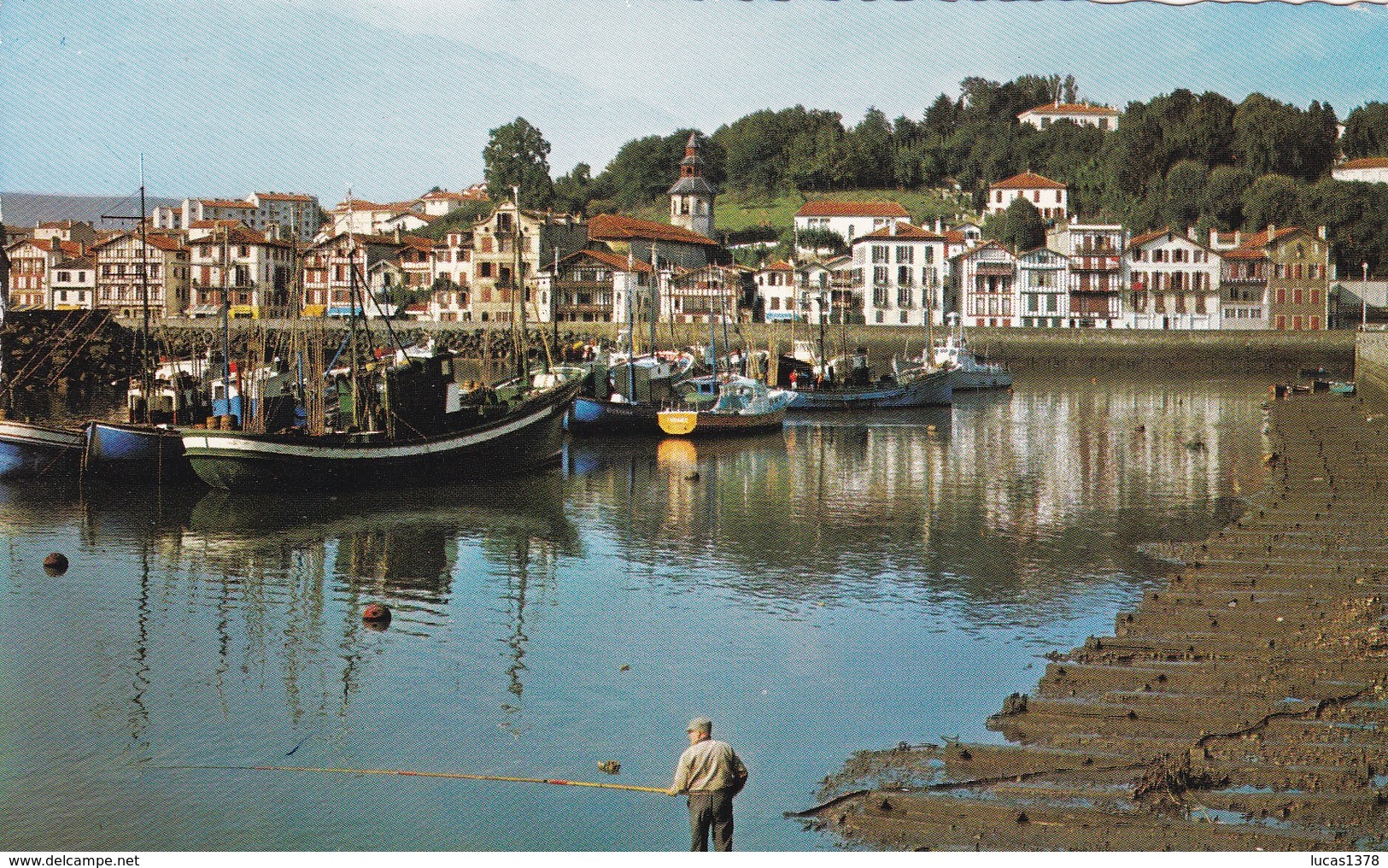 64 / VUE SUR CIBOURE DEPUIS LE PORT DE ST JEAN DE LUZ / PECHEUR - Ciboure