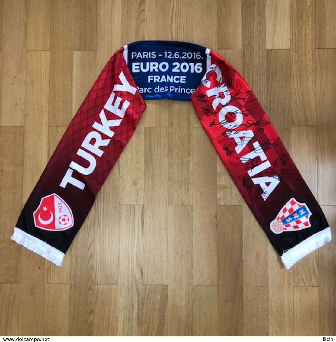 Scarf (Sal) SU000007 - Football (Soccer / Calcio) Croatia Vs Turkey 2016-06-12 HANDWRITTEN SIGNED BY PLAYERS - Uniformes Recordatorios & Misc