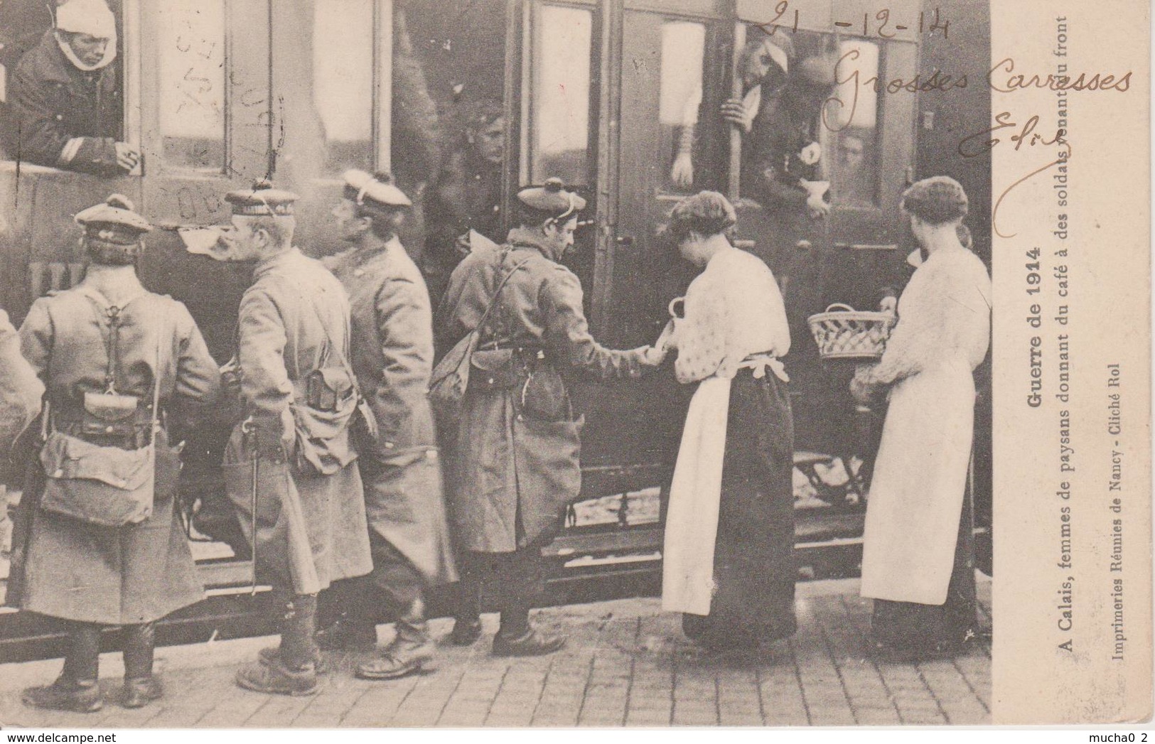 62 - CALAIS - FEMMES DE PAYSANS DONNANT DU CAFE A DES SOLDATS - Calais