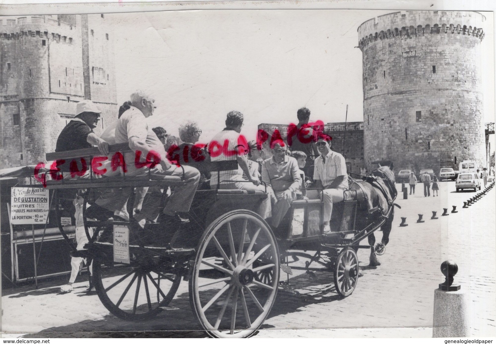 17- LA ROCHELLE -RARE PHOTO ORIGINALE LES CALECHES CALECHE - LES TOURS - SEPTEMBRE 1984 - Lieux