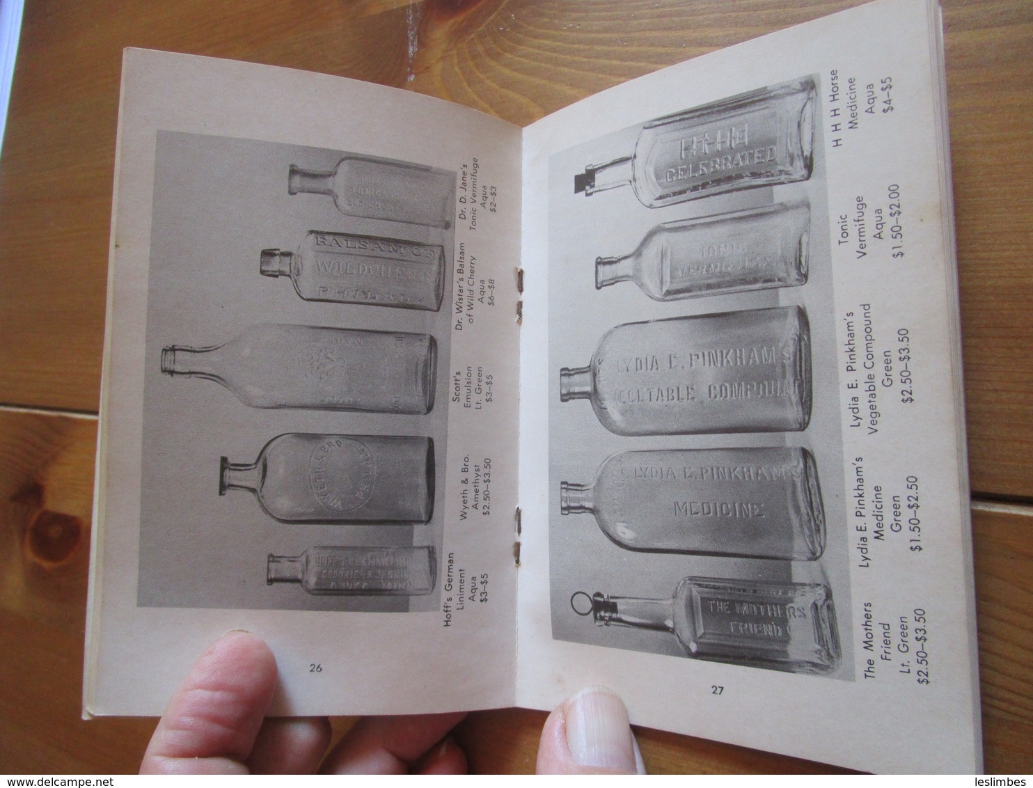 Pocket Field Guide For The Bottle Digger By Marvin And Helen Davis. Old Bottle Collecting Publications, 1968 - Livres Sur Les Collections