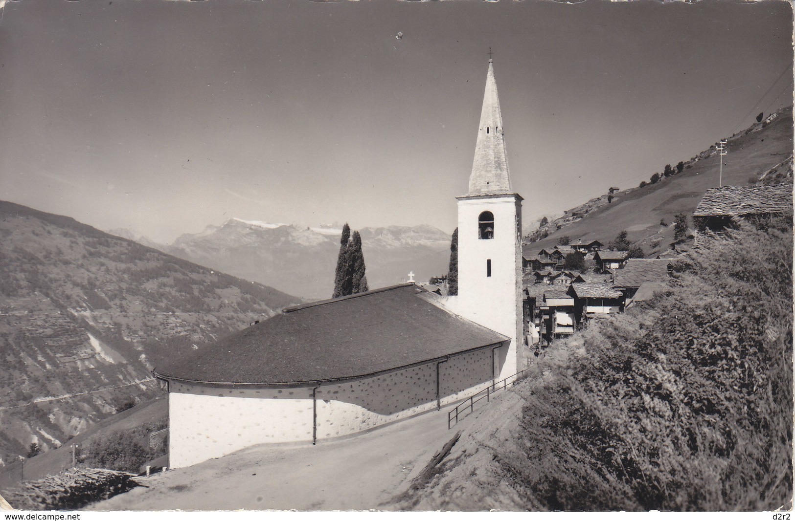 ST MARTIN - L'EGLISE -1955  - 1 TROU DE PUNAISE - Saint-Martin