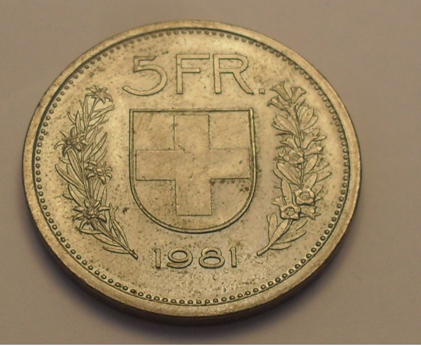 1981 - Suisse - Switzerland - 5 FRANCS, (sans Le B), Tête De Berger, KM 40a.1 - Autres & Non Classés