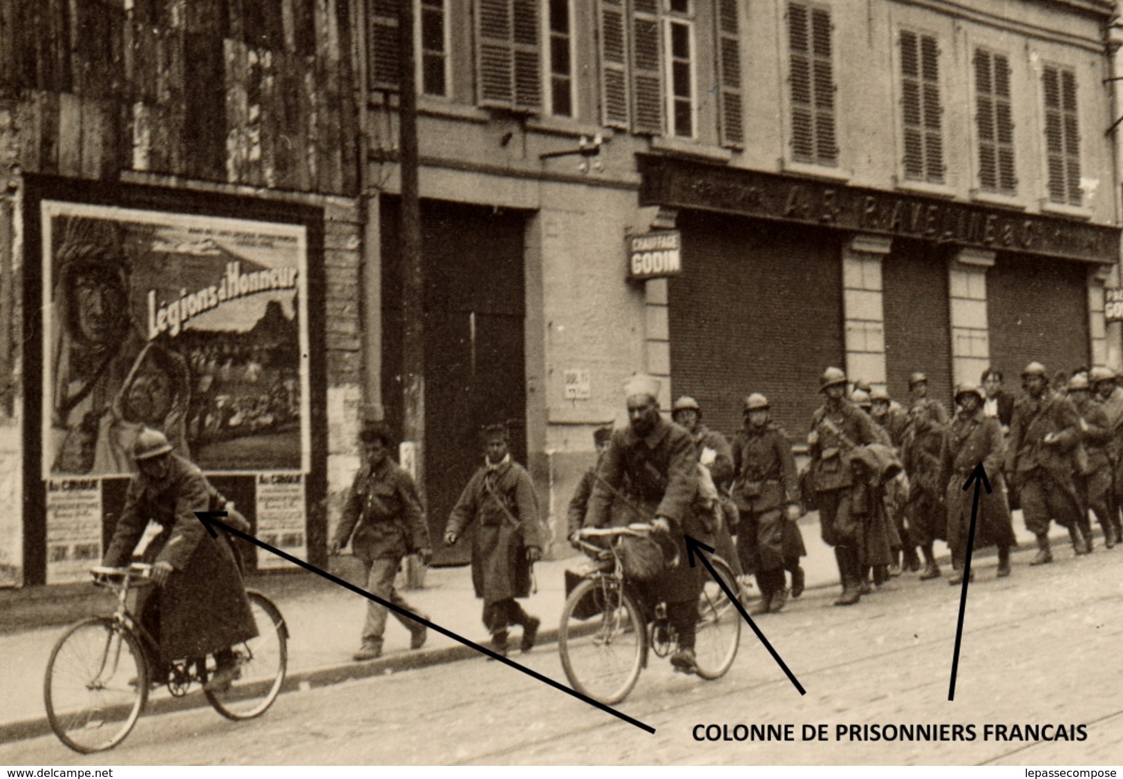 INEDIT - SAINT QUENTIN - UNE COLONNE DE SOLDATS FRANÇAIS PRISONNIERS DESCEND LA RUE D ISLE VERS LE 18 MAI 1940 - Saint Quentin